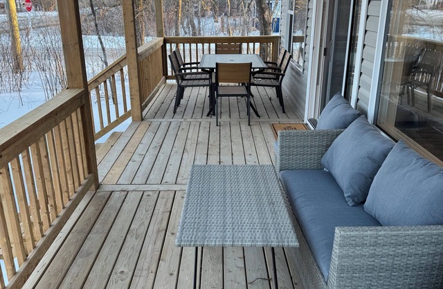 Lake Winnipeg West Shore Retreat in the Village of Dunnottar