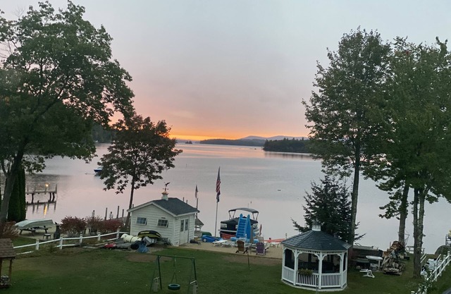 LAKE WINNIPESAUKEE ALQUILER DE CASA DE INVITADOS FRENTE AL MAR CON PLAYA Y MUELLE