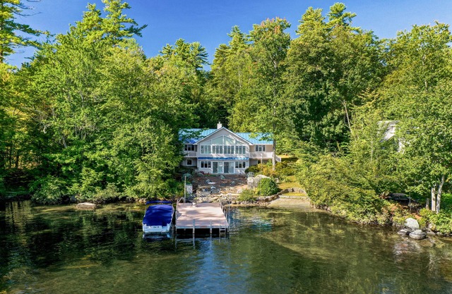 Lake Winnipesaukee Waterfront Vacation Rental in Moultonborough