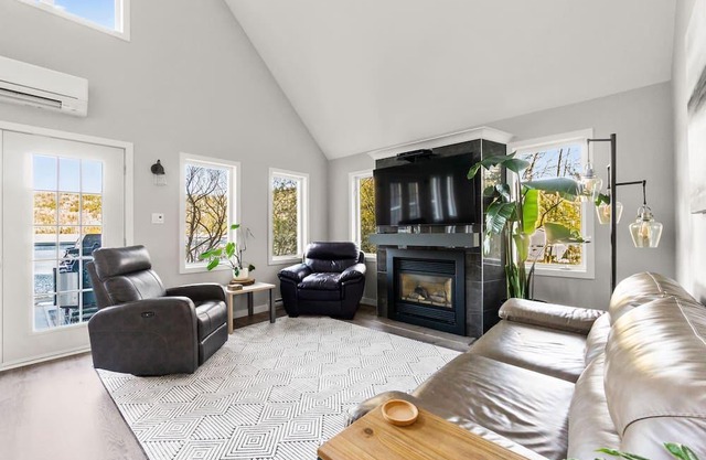 Lakefront Cottage | Sauna | Private Beach