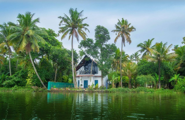 Lakefront 2-bed villa-Cozy A-frame upper deck with balcony & BBQ grill