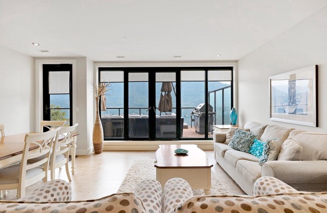 Lakefront 3 bedroom condo with large balcony, pool, gym and boat slip