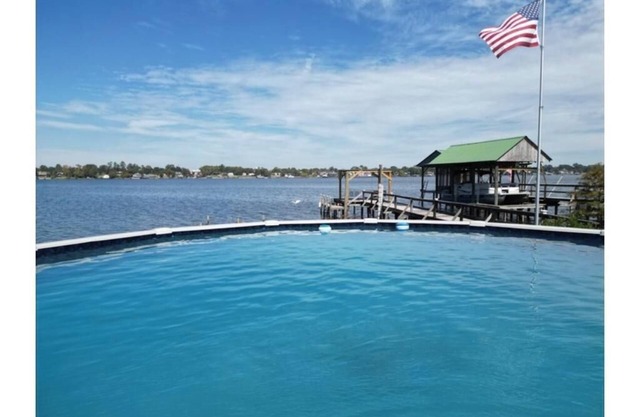 Lakefront 4-bedroom /2 BA, Sleeps 10 , private pool and pier. + VIEW !