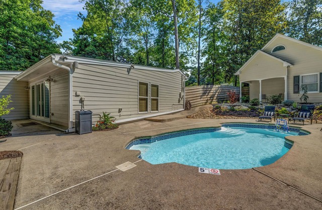 Charming 4-bedroom waterfront house with pool in Buford Georgia