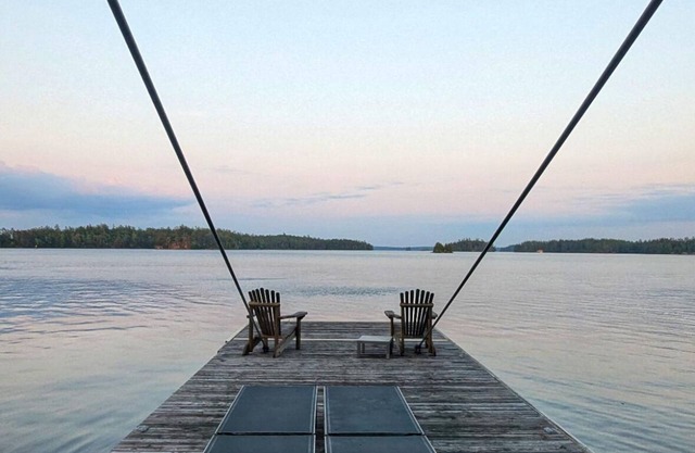 Lakefront 5 Bedroom + 5 bathroom Cottage w/ Boat on Miller Island Muskoka