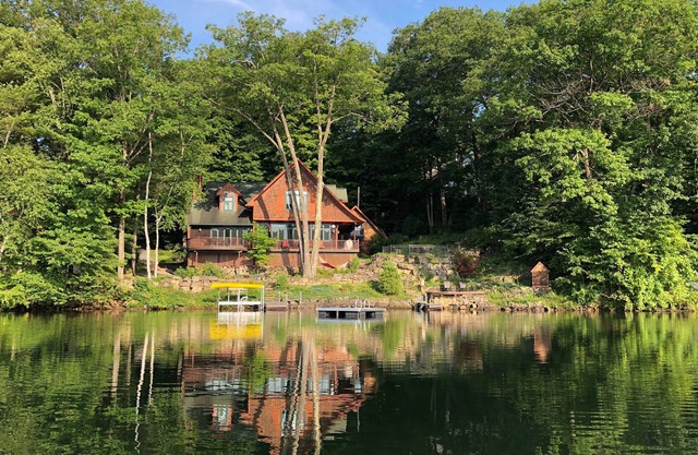 Lakefront Adirondack Escape