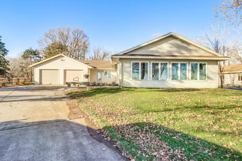 Lakefront Aitkin Home with Sunroom Walk to Beach!