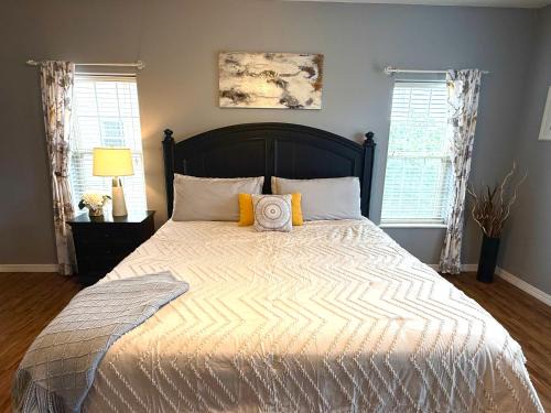 Lakefront and Lake View Condo on Indian Point