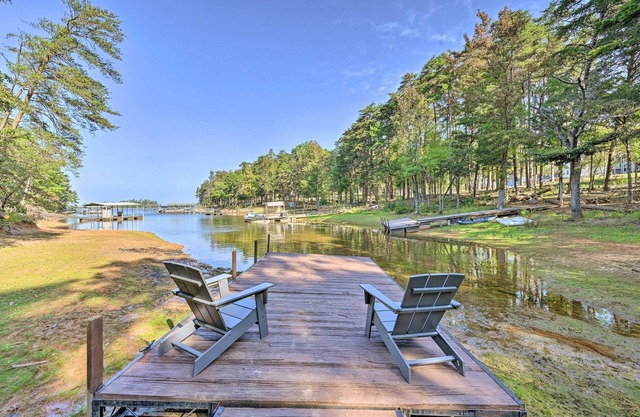 Lakefront Anderson Paradise: Dock, Fire Pit!