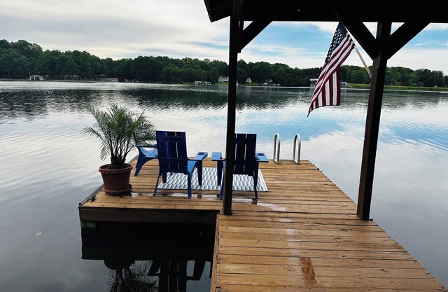 Lake Gaston Lakefront Home, Firepit, S’mores, Pool, Private Dock, Golf Course