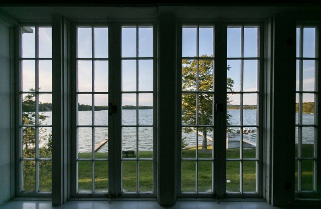 Lakefront, Beautiful, Cathedral Ceilings, Walk to private Lake Michigan Beach