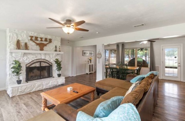 Lakefront Bliss at Cedar Creek: Fire Pit & Views