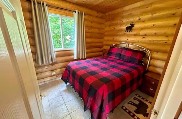 Lakefront Cabin #2 - 4 Season - Sleeps 7