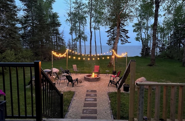 Lakefront Cabin, 4 season Cozy Vacation Home on Lake Winnipeg