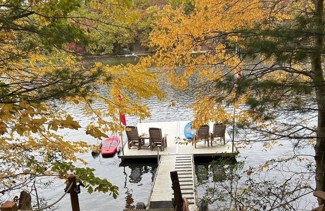 OWLS NEST, Cozy Cabin, Premiere Lake Waterfront, muelle privado, wHotTub & Linens
