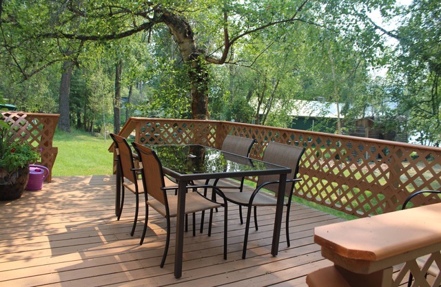 Lakefront cabin on Glen Lake! Sleeps 12. Guest House w/2nd kitchen included!