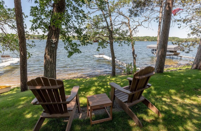 LAKEFRONT Cabin*Sandy swim beach*Crystal clear water
