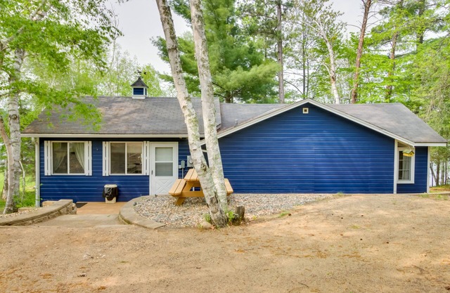 Lakefront Cabin w/ Deck, Games, & Views!