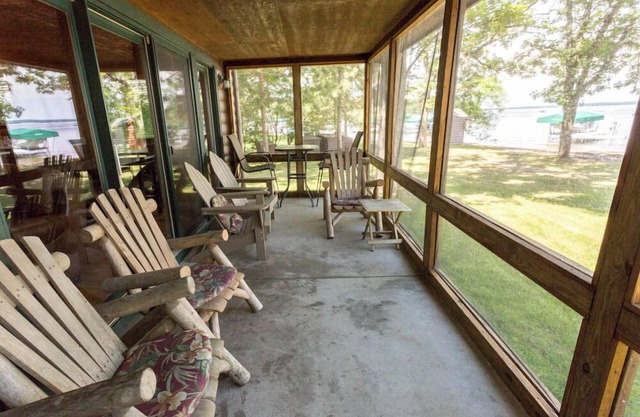 Lakefront Cabin w/ Screened in Porch on Gull Lake