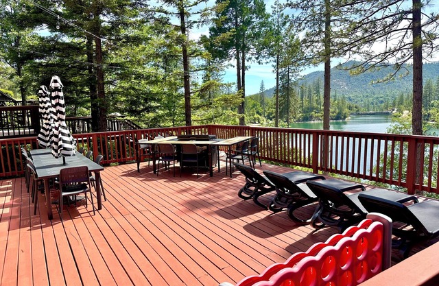 Lakefront cabin with private boat launch, with boat slip !!