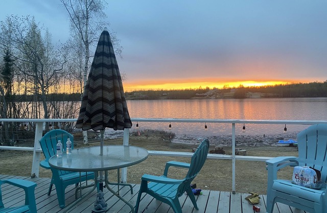 Lakefront cabin with your own private beach