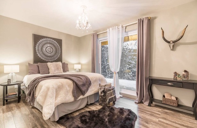 Lakefront Chic & Modern Chalet near Mont Tremblant