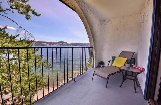 Lakeside Condo Sleeps 4 plus Fun Adventures