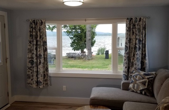 Lakefront Cottage #5, AC, Newly Remodeled, 8 Kayaks, 4 SUP, Rowboats