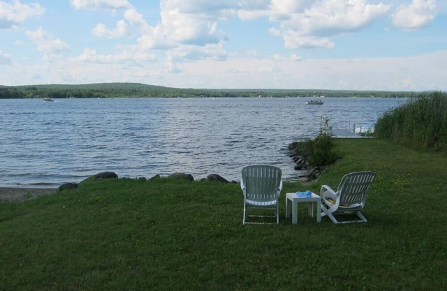 Casa frente al lago Aylmer