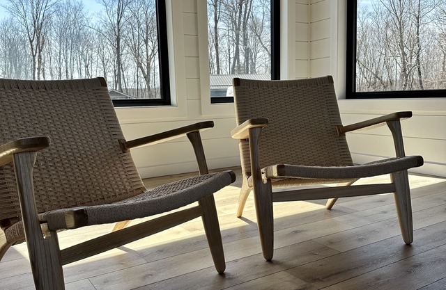 Lakefront Cottage Beautiful Sunset Views. 3000sqft, Sleeps 16, 2.5 Private Acres