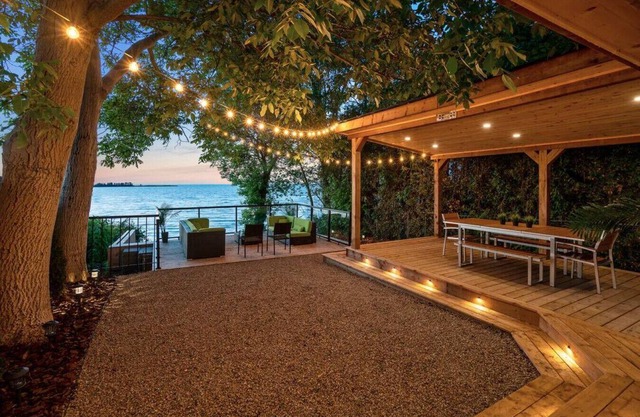Lakefront Cottage - Bright & Cozy w/ Stunning View