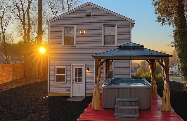 Summer Lake Escape - Hot Tub Game Room 1-Min Walk to Kayaking & Swimming