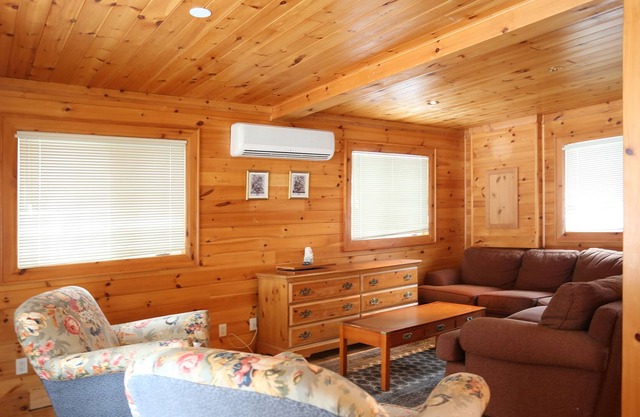 Lakefront Cottage Marina View