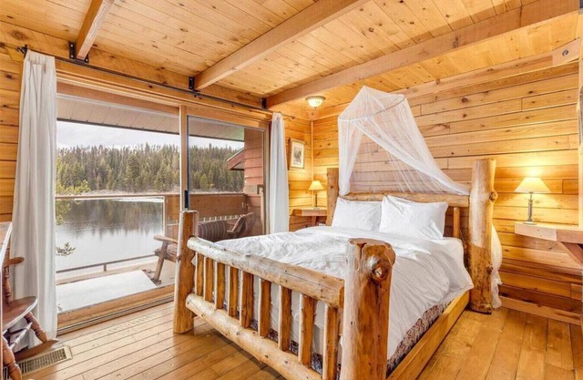 Lakefront Cottage near Big White and Kelowna