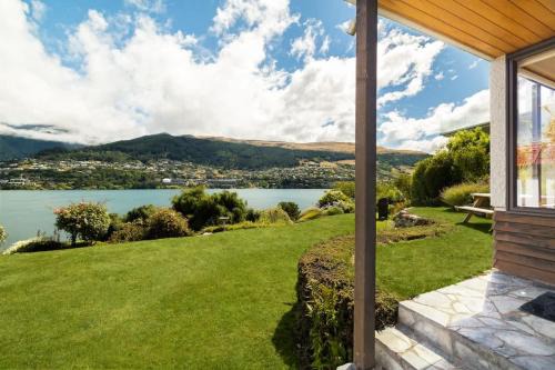 Lakefront Cottage