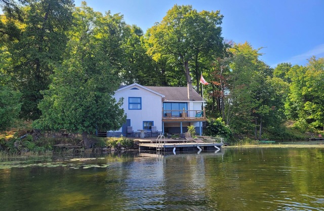 Family vacation on Benson Lake, Rideau Canal