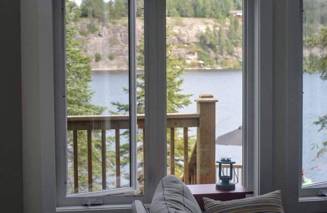 Cottage Lakefront en Hermosa Bajo Negro Sturgeon Lake