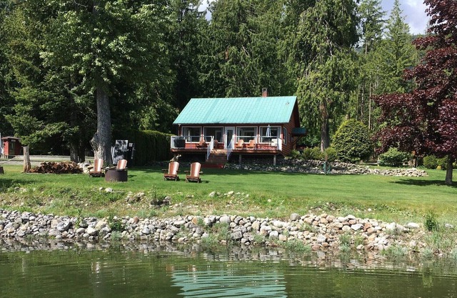 Lakefront Cottage en Kootenay Lake- Llame a Sherry 250-825-9681