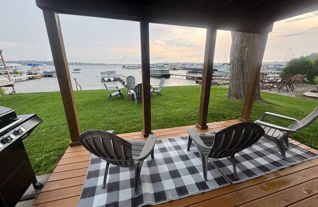 Lakefront Cottage on Portage Lake and the Huron River Chain of Lakes