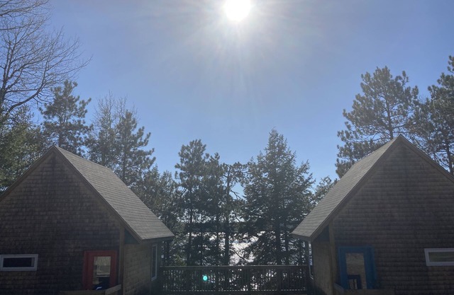 Lakefront Cottage on Round Pond