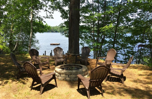 Lakefront Cottage - muelle privado, 3 terrazas grandes, gran pozo de fuego