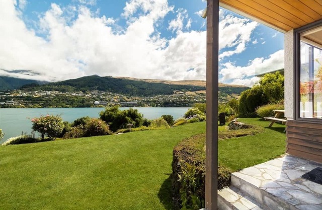 Lakefront Cottage Sum
