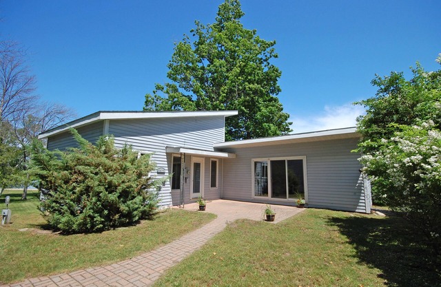 Lakefront cottage with a deck, grill, firepit, dock & partial AC