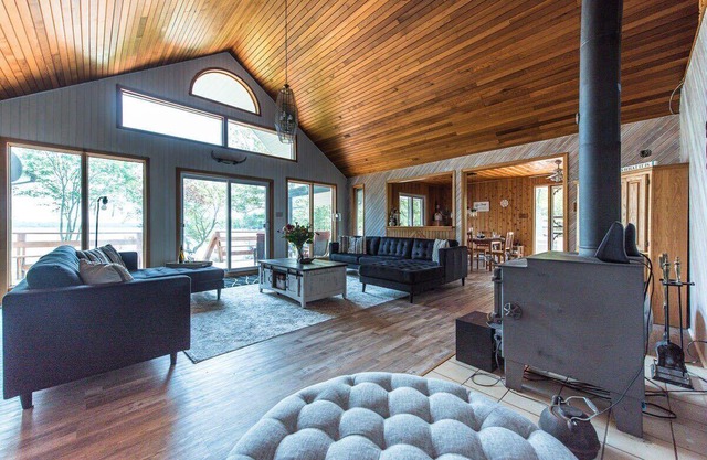 Lakefront Cottage with Cozy Cabin Appeal