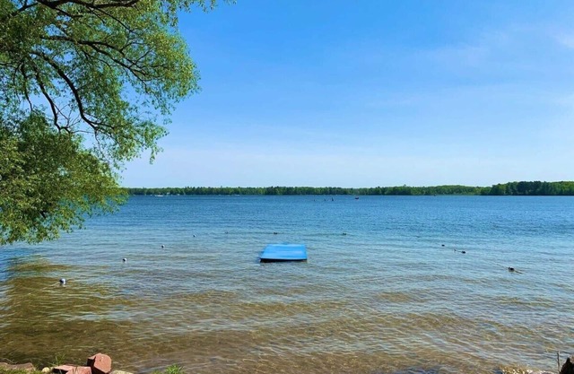 Lakefront Cottages with Hot Tub & Fire Pit