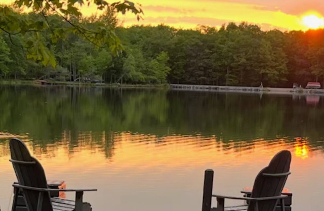 Lakefront~Dock~Firepit~Game-room