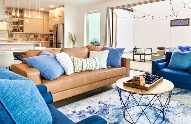 LAKEFRONT DREAM HOUSE!! LOCATION! 5 MIN TO DOWNTOWN! 3 MIN TO DODGERS STADIUM!