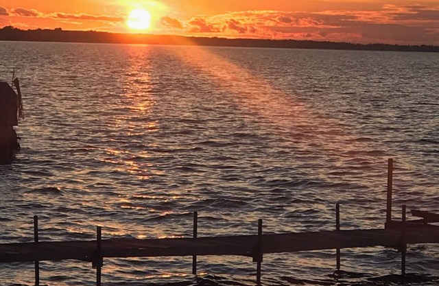 Lakefront - Spacious Family Getaway with Dock!