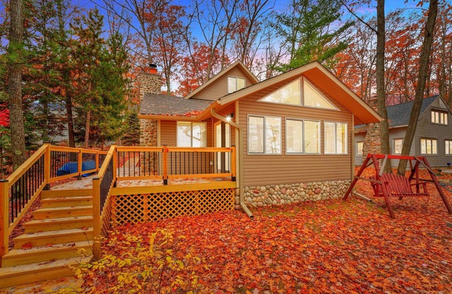 LakeFront - Renovated Family Getaway with Dock!