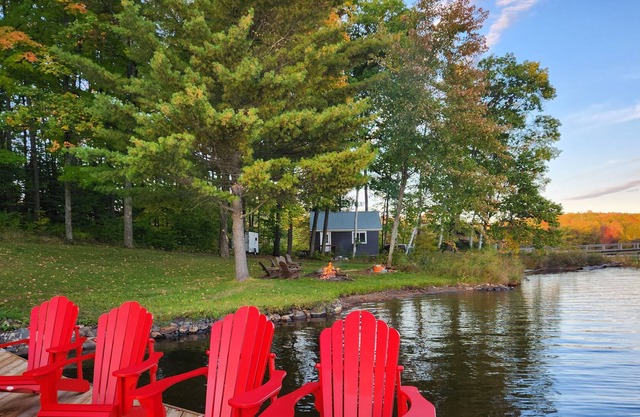 Lakefront Family Cottage - swim, boat, fish, hike, ride